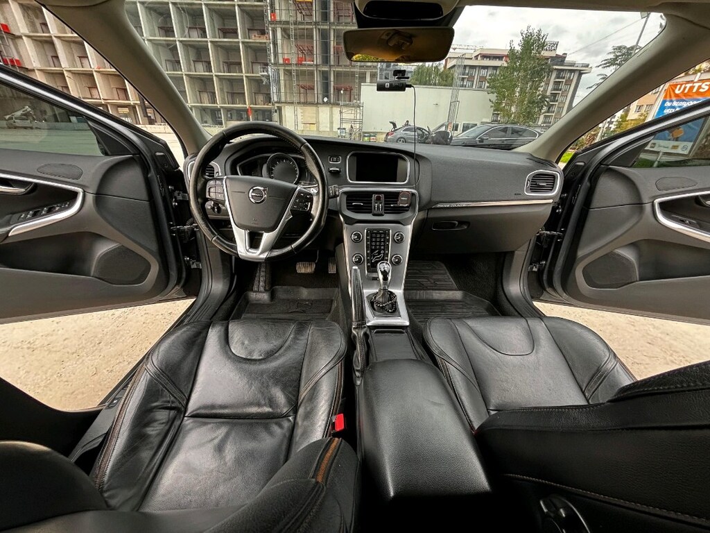 Volvo V40 Cross Country - 9
