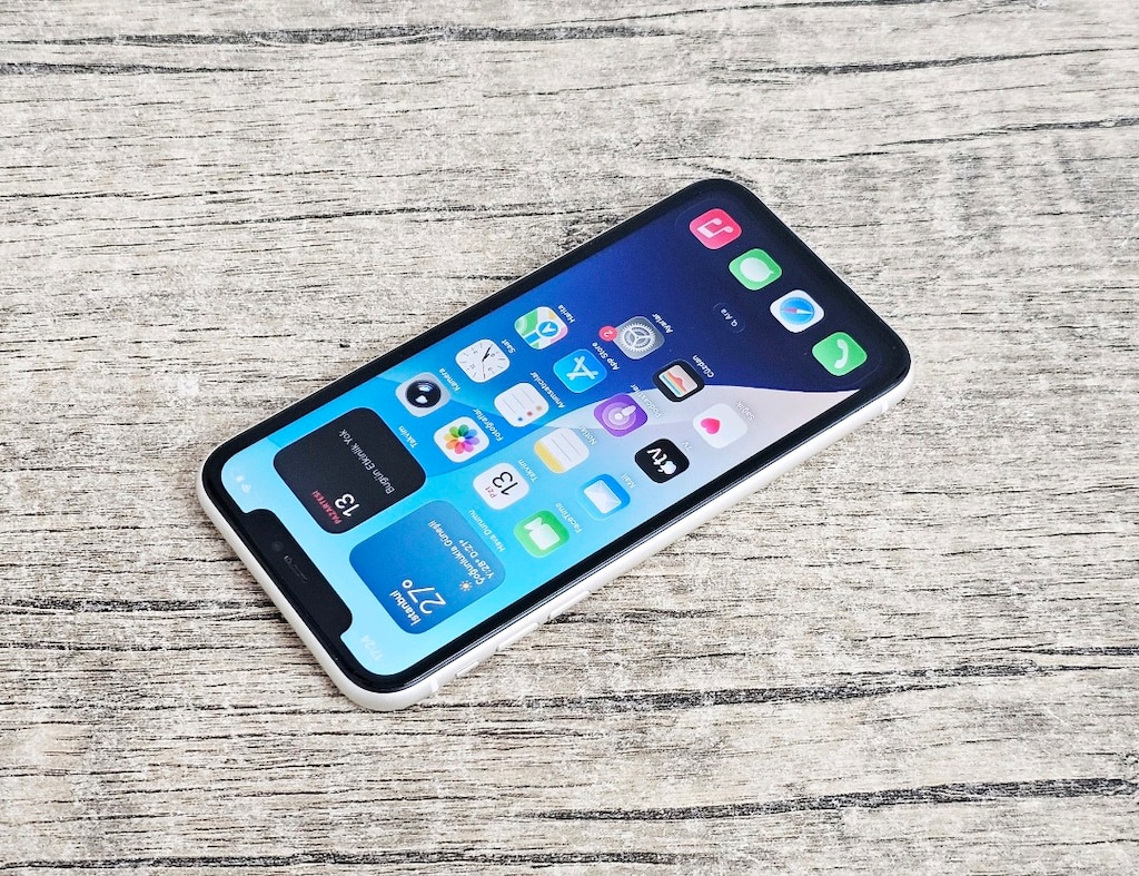 İPHONE 11 - 64 GB ORİJİNAL SORUNSUZ BÜTÜN ÖZELLİKLERİ ÇALIŞIYOR - 12