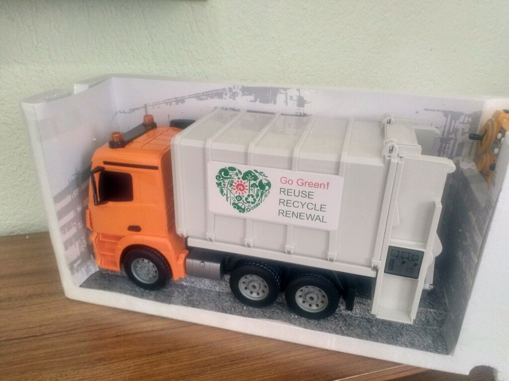 UZAKTAN KUMANDALI ÇÖP KAMYONU MERCEDES LİSANSLI 40CM UZUNLUK 4X4 - 4