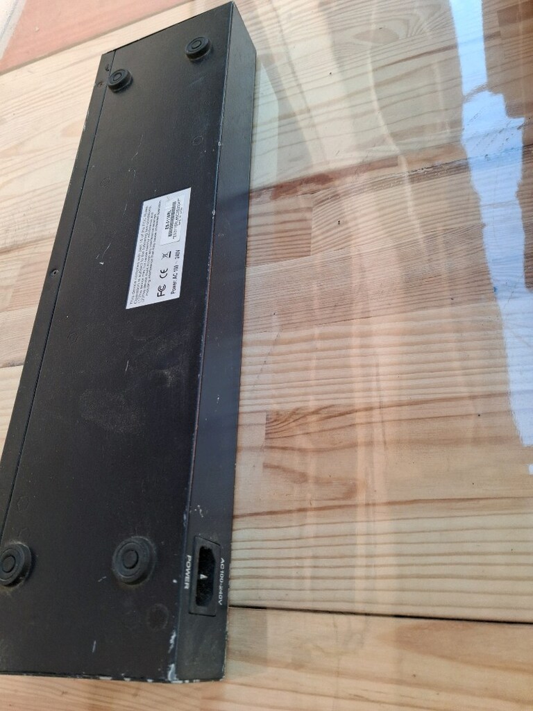 16. Port. Fast Ethernet ES. 3116RL 10/100Mbps. - 3