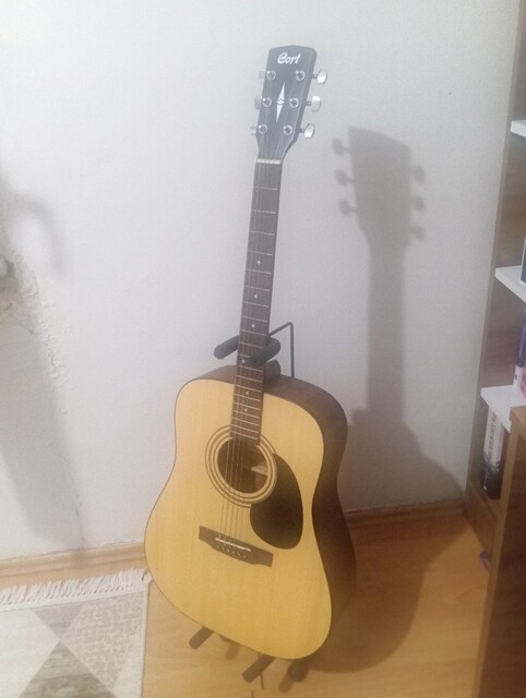 Cort ad810 op akustik gitar