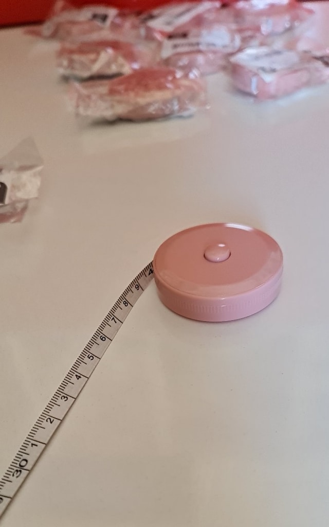 1,5 m. Otomatik sargılı mezura. Dikiş ve terzilik cetveli. PEMBE. - 10