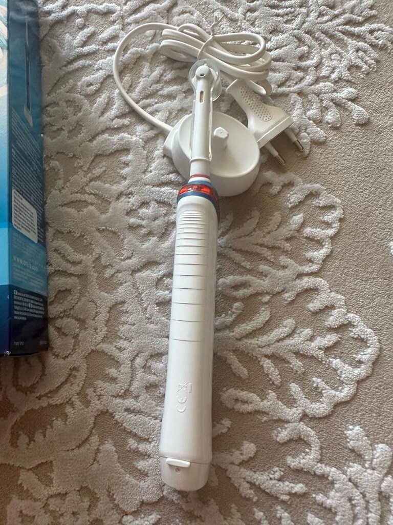 Oral-B Pro 2 2000 şarjlı diş fırçası - 2