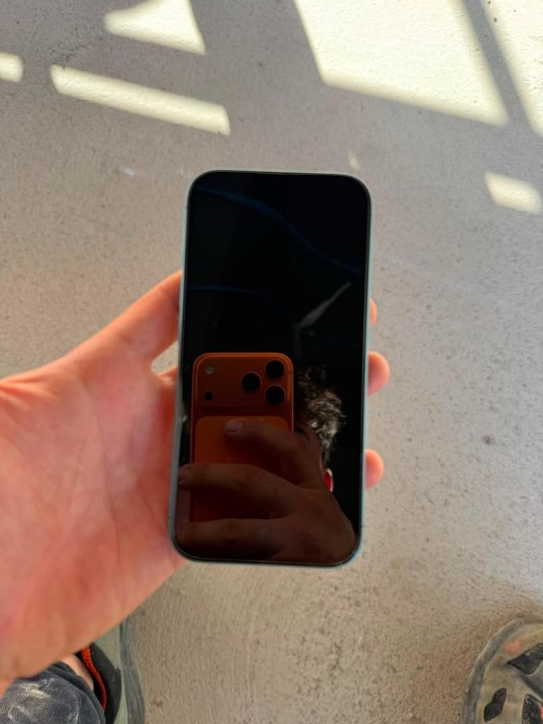 İphone 16 açık mavi renk temiz cihaz - 4