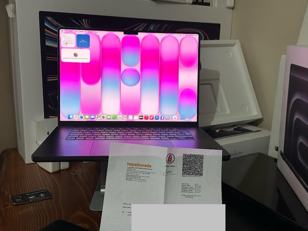 10 günlük projede kullanıldı Macbook pro M5 pro 24 gb ram 1 tb ssd - 8