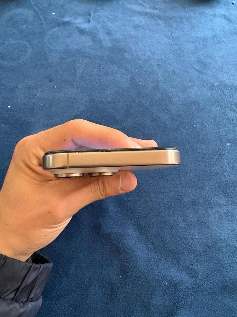 iPhone 16 pro Max - 4