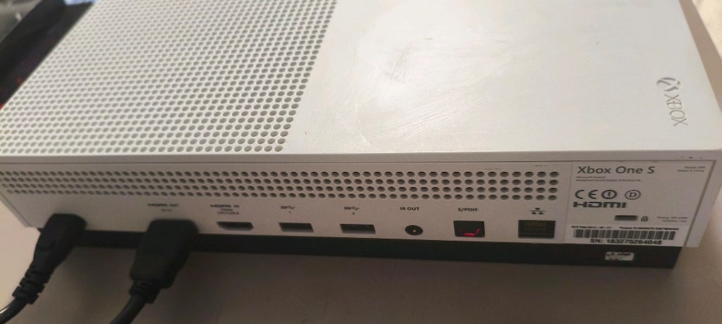 XBOX ONE S 4K..BLURAY. TEK KOL..+ OYUNLAR. SORUNSUZ TEMİZ. TAKAS Lİ - 7