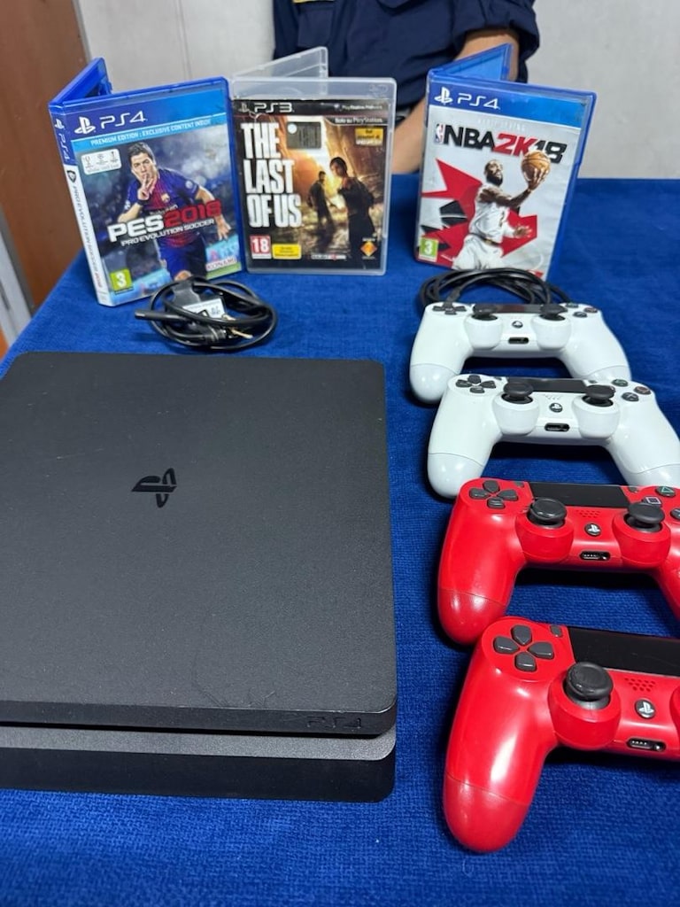 ilk sahibinden ps4 slim 500 gb