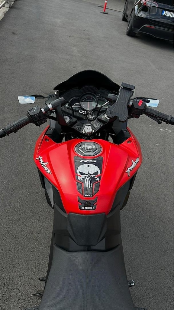 BAJAJ RS 200 - 8