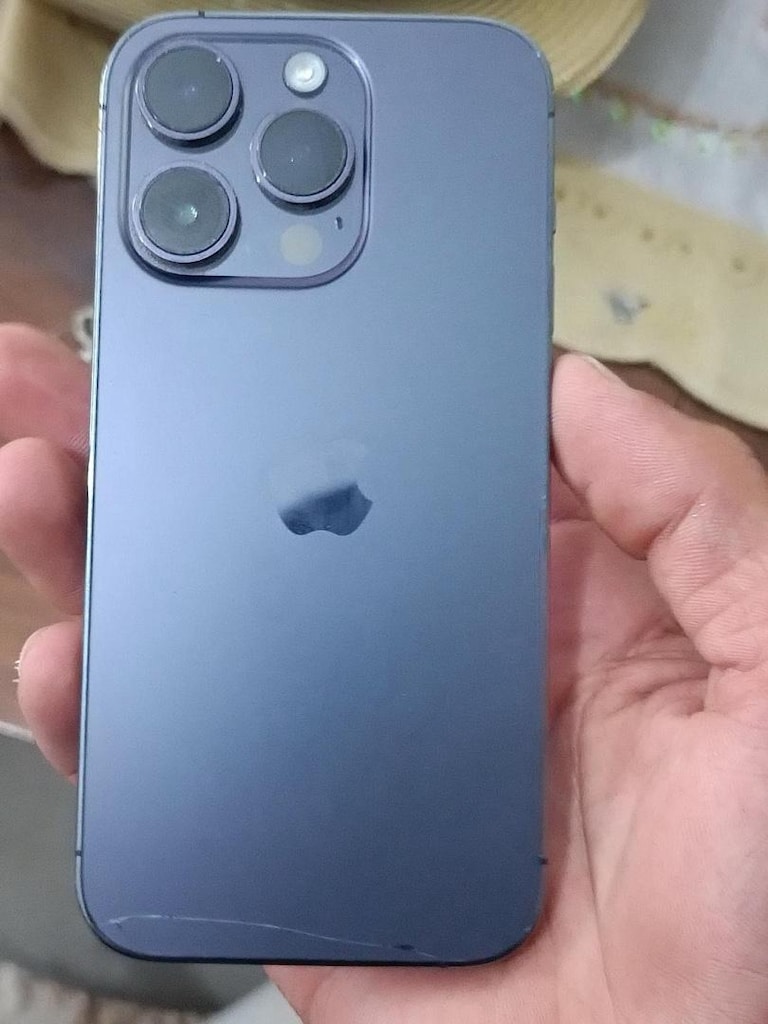İphone 14 Pro Sorunsuz Arka Camında Kılacağaz Bir Çizik Var - 2