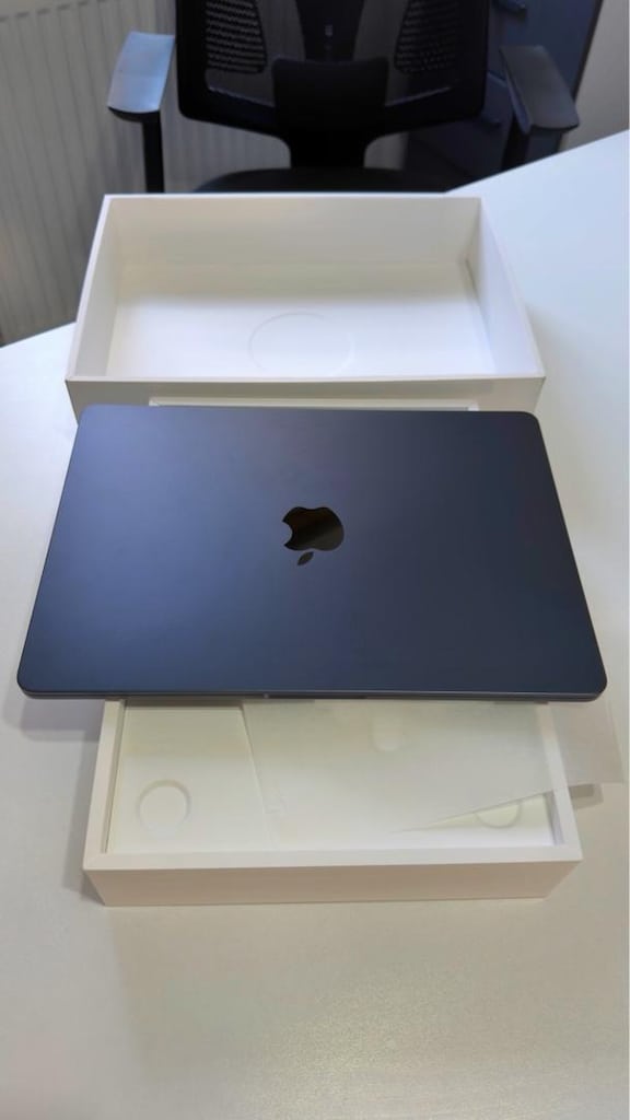 HİÇ KULLANILMAMIŞ SIFIR CİHAZ APPLE MACBOOK AIR M2 - 4