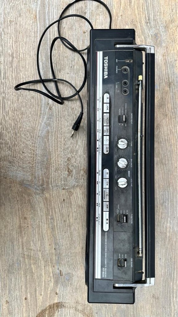 WINTAGE: TOSHIBA RT-8035 FM/SW/MW/LW stereo radio cassette recorder - 3