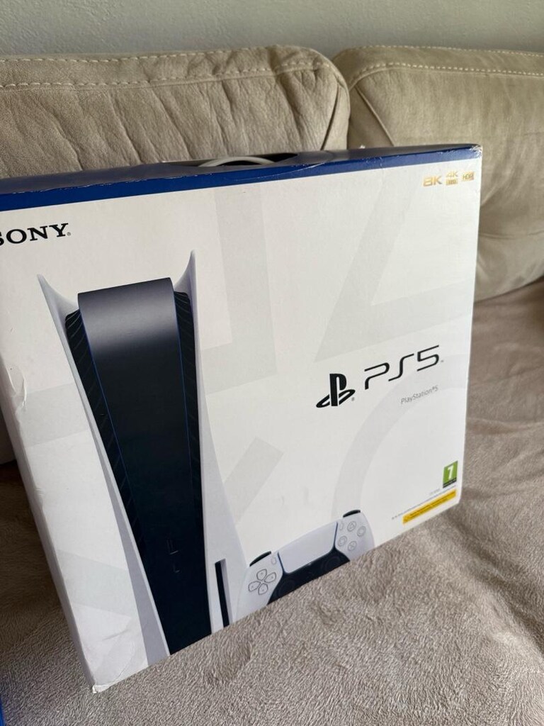 Playstation 5 + 2 Kol ve Şarj İstas, 10 PS4 Oyunu ve Logitech Kulaklık - 8