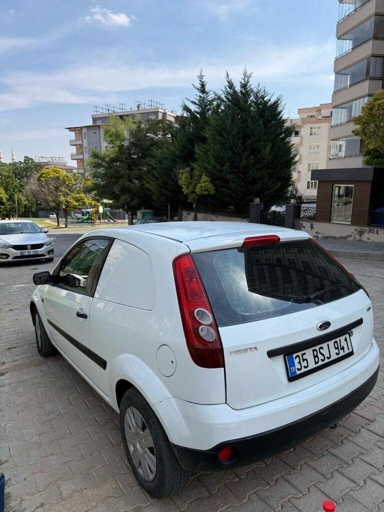 FORD FİESTA 1.4 Tcdi klimalı 2008 - 4