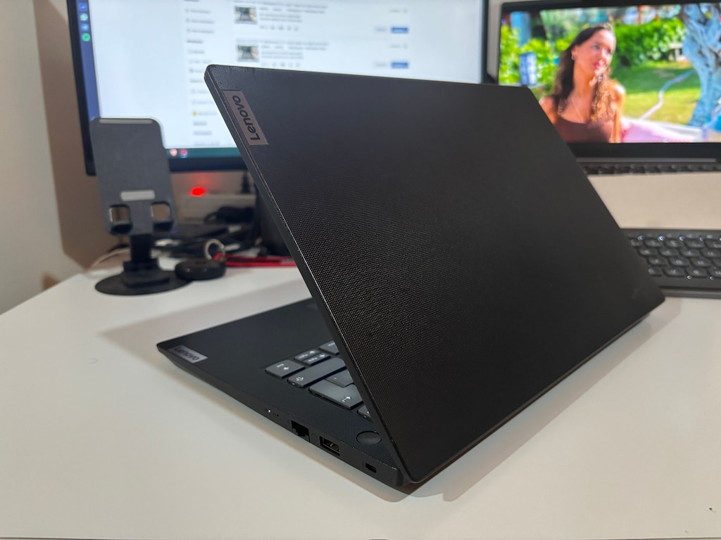 Lenovo V14 G2-ITL Notebook i5 11. nesil 24gb ram 2gb ekran kartı - 4