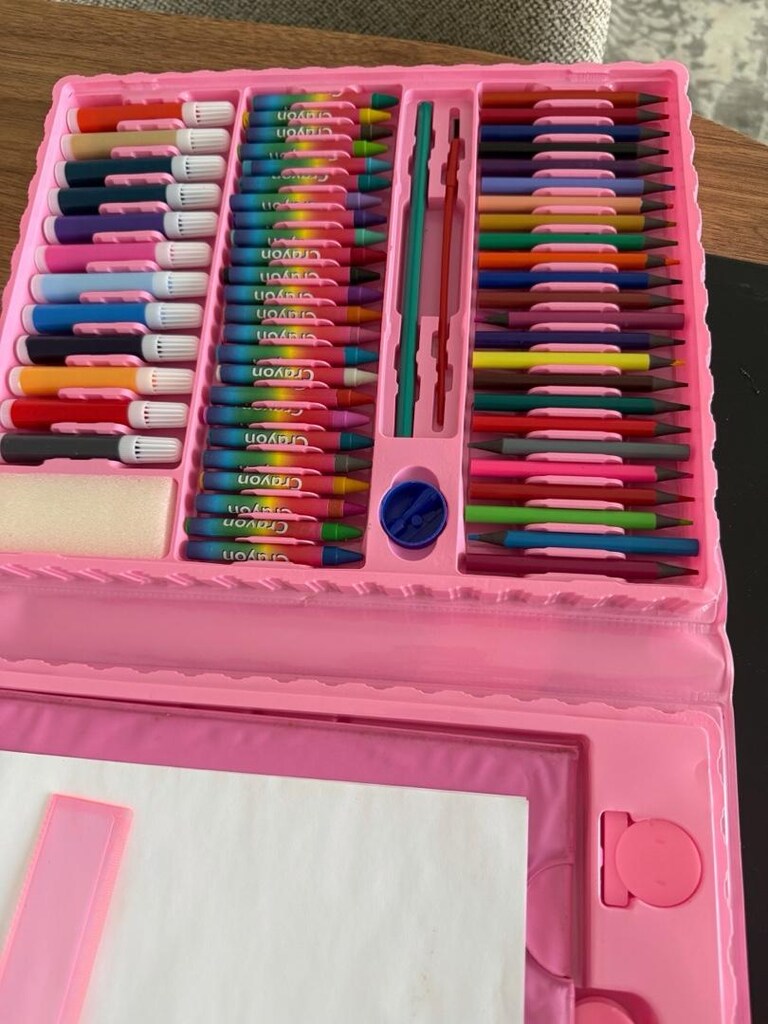 Pembe Katlanır Çizim Seti Renkli Kalemler ve Easelle - 9