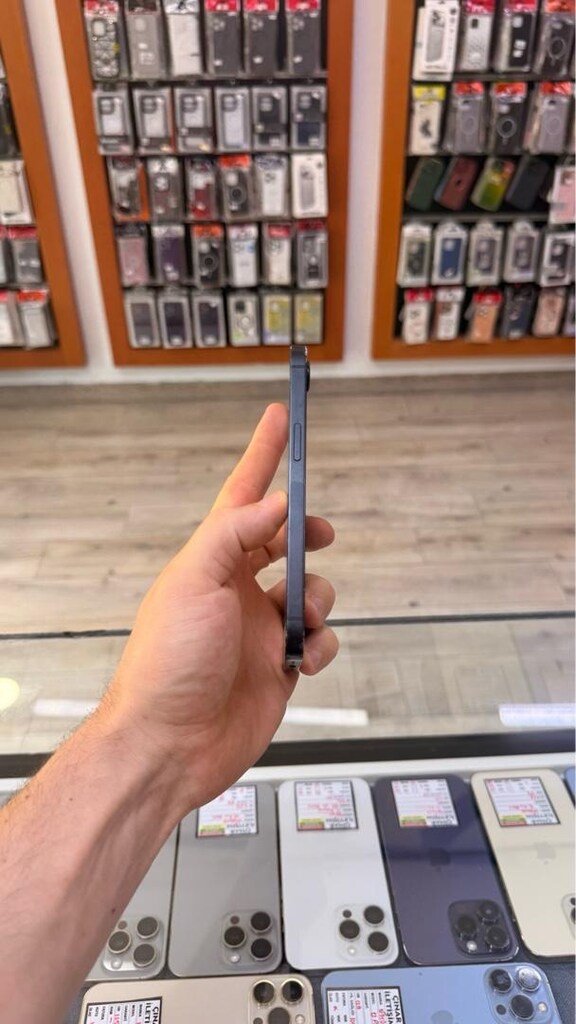 iPhone 16e Black 128GB - 2