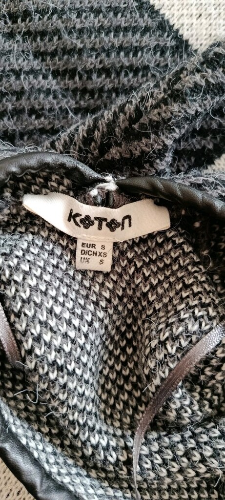 Koton Siyah Gri Çizgili Triko Panço - 2