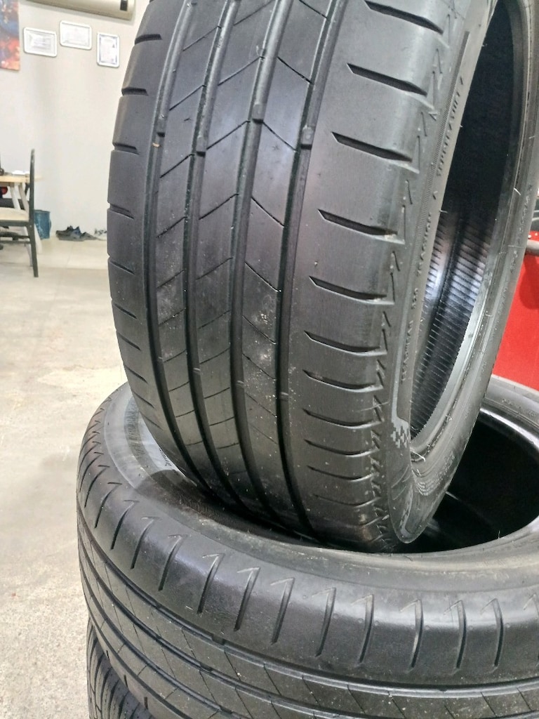 215 55 17 Lastikler çift iki adet Bridgestone iki adet lassa ebat ayni - 4