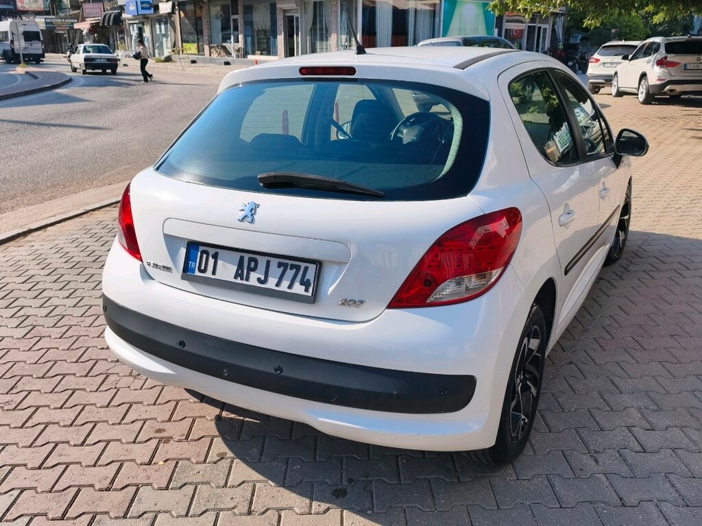 Beyaz Peugeot Araba - 3