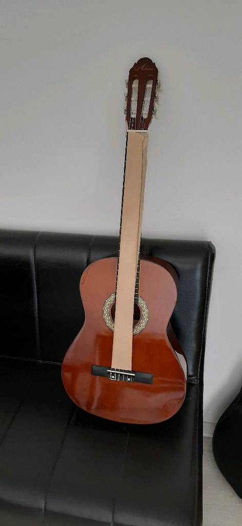 Almira MG917 Klasik 4/4 gitar(Sıfır ürün) Tuner, pena, kılıf hediye!!!