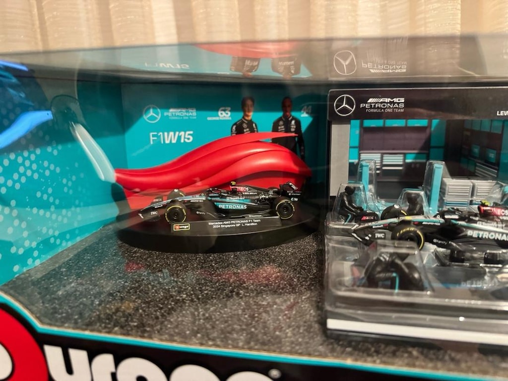 Mercedes Burago 1:43 F1 Yarış ve Pit Ekibi Diecast Seti - 3
