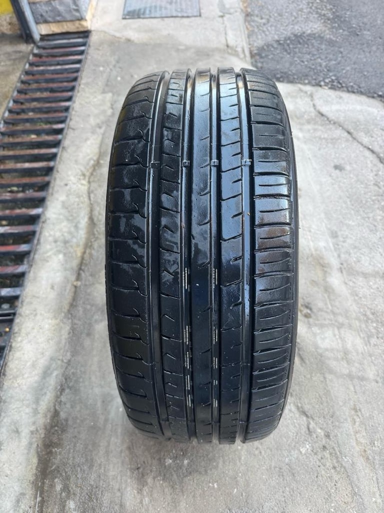 225/45/18 - 2