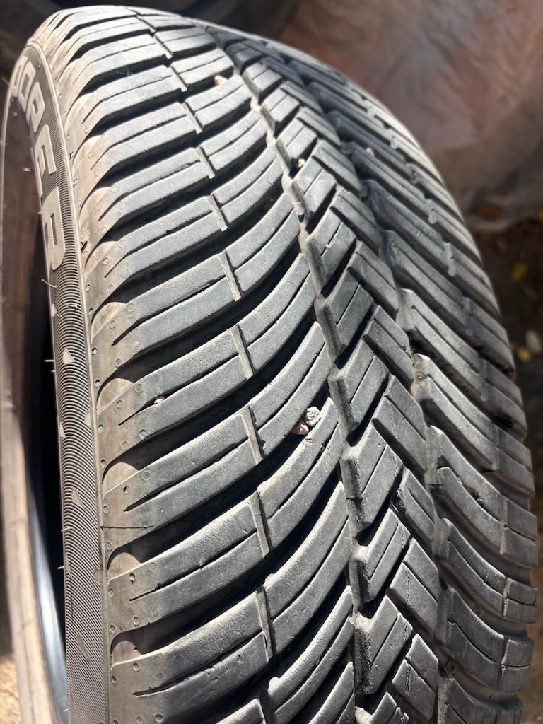 215/65R17 Dört mevsim lastikler 4 adet vardır - 9
