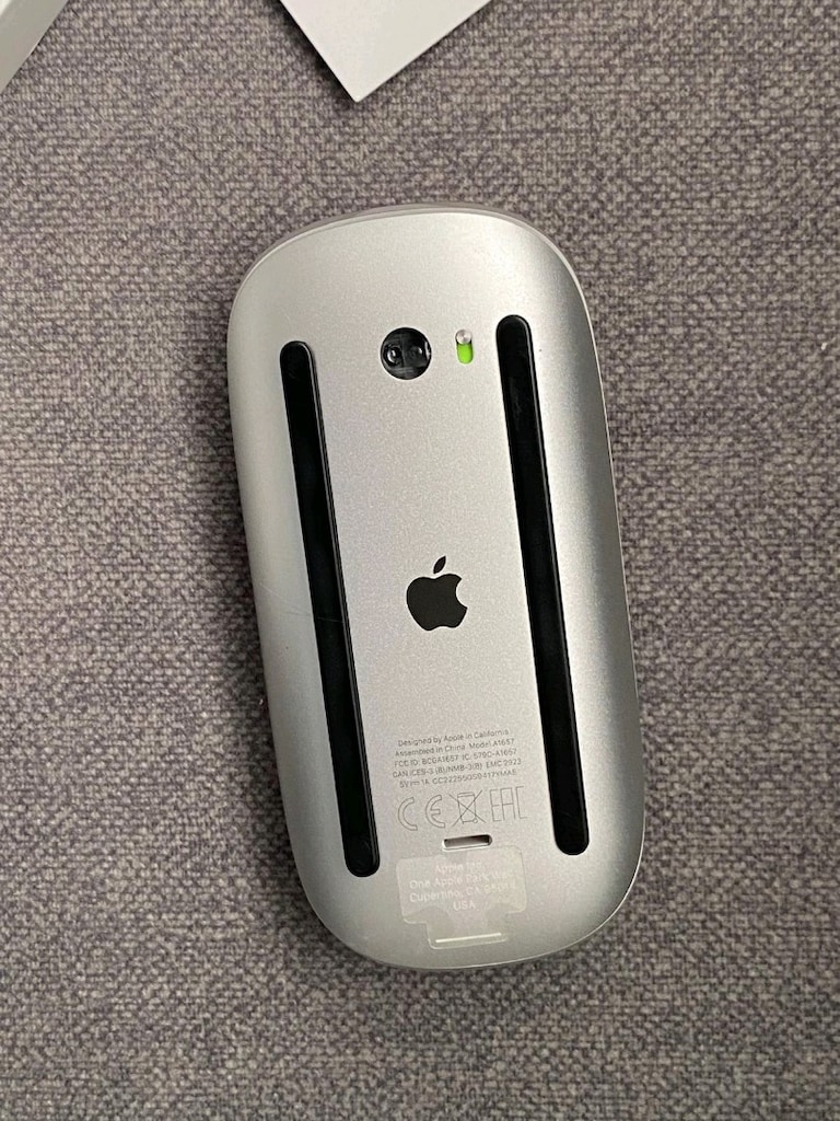 Apple Magic Mouse beyaz renkli, dokunmatik yüzeye sahip kablosuz fare. - 4
