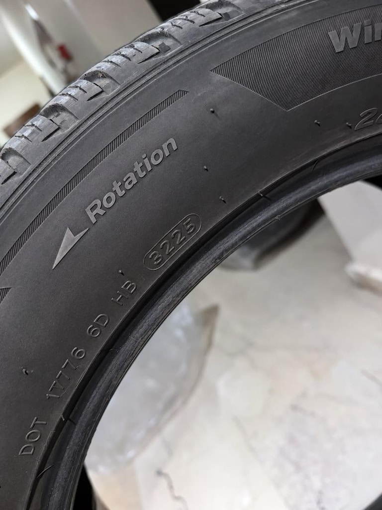 Hankook Kışlık 225/55/19 Tarih:2025/32 .Hafta Üretimi - 2