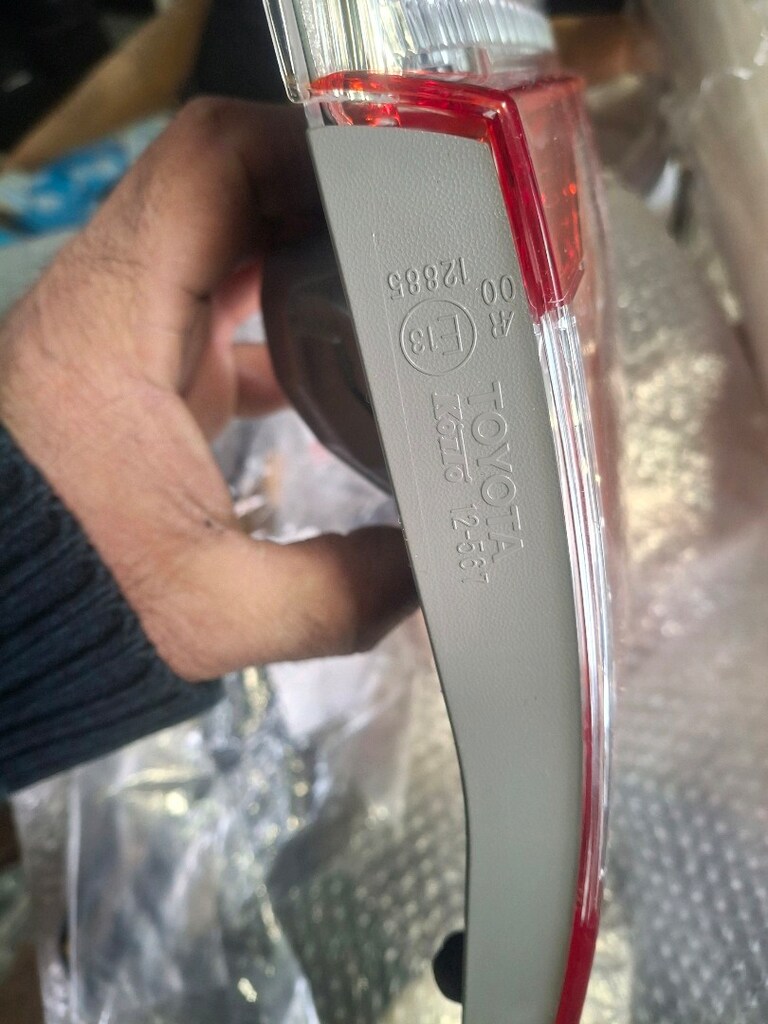 Toyota corolla sağ stop orjinal - 2