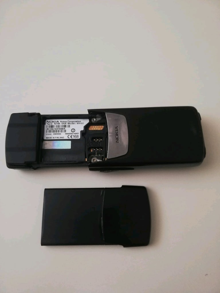 Nokia 8910i - 3