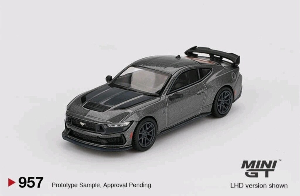 Mini GT Ford Mustang Dark Horse - 5
