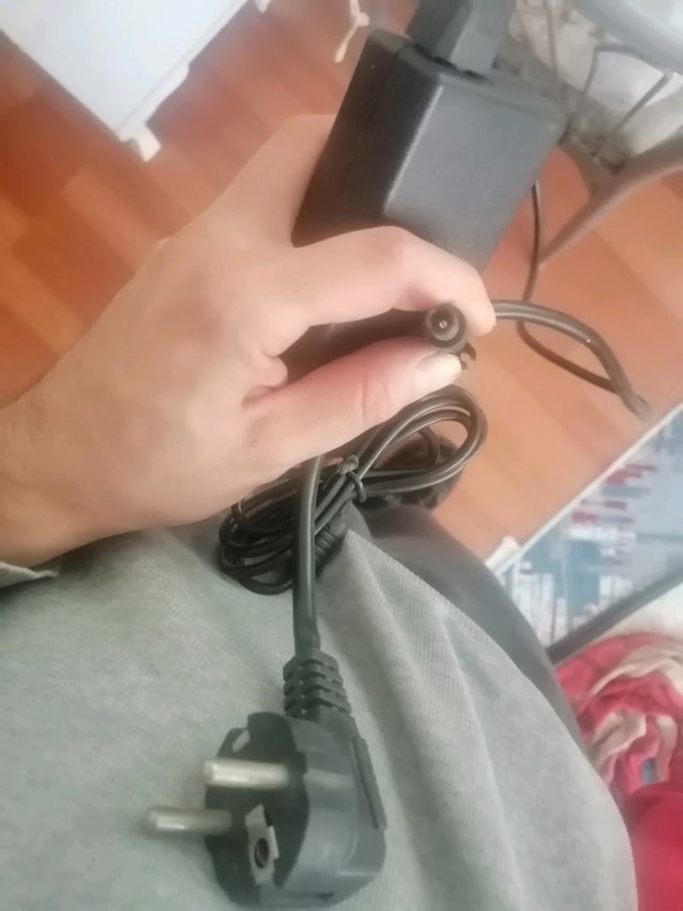 Laptop şarj aleti - 2