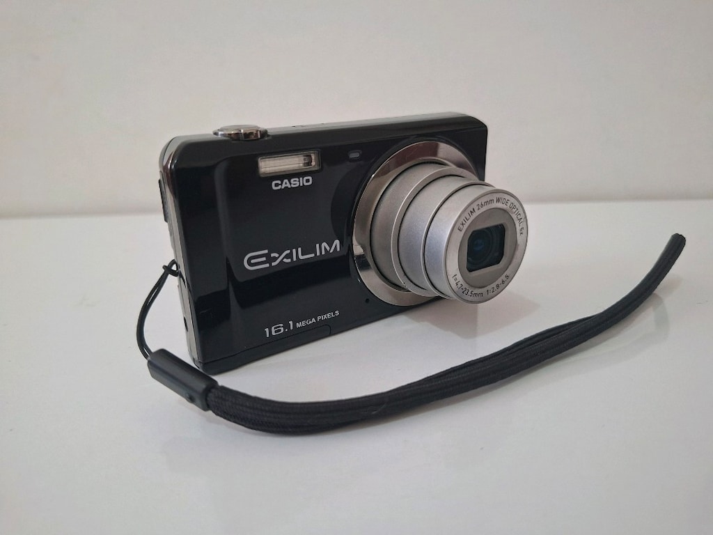 Casio Exilim EX-Z28 Dijital Fotoğraf Makinesi 16.1 Megapiksel 5x Zoom