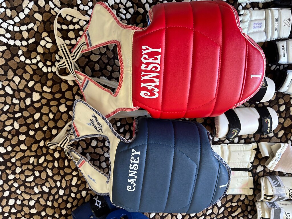 3 Set Teakwondo korumalıkları 3 Kask Hepsi 5000₺ - 3
