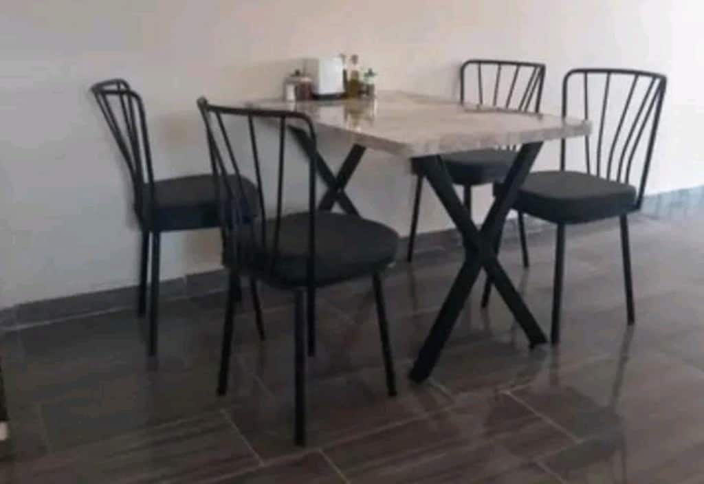 Ahşap Yemek Masası ve Sandalyeler - 9