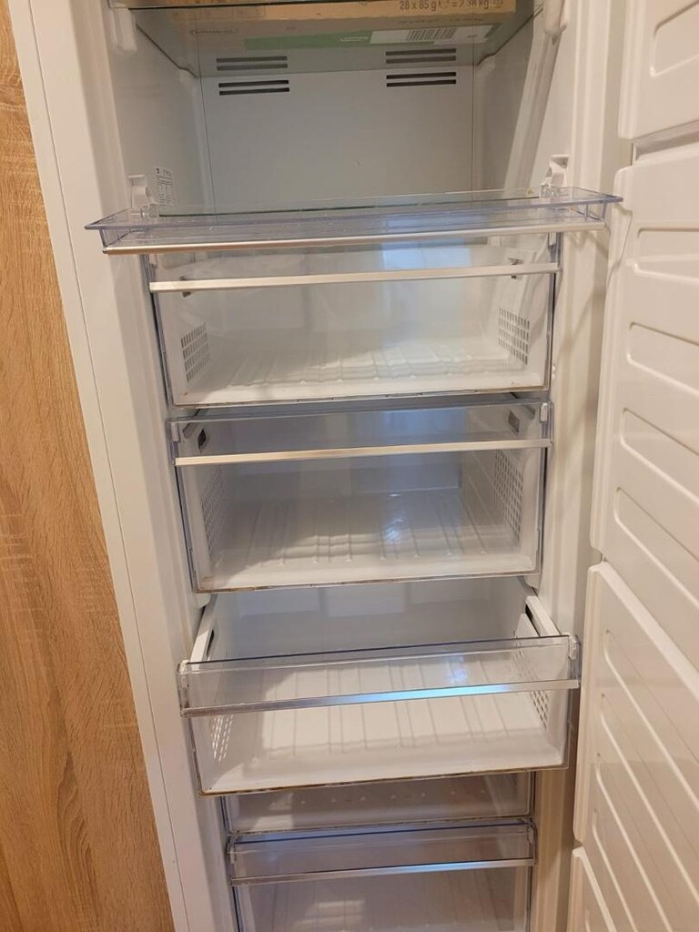 BekoSıfırdan farksızDikey Derin dondurucu Net hacim 250 L - 4