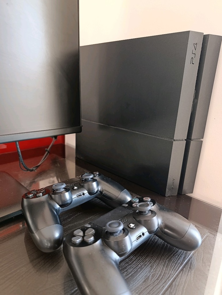 PlayStation 4 digital + Çift kol + Acer Oyun Monitörü - 4