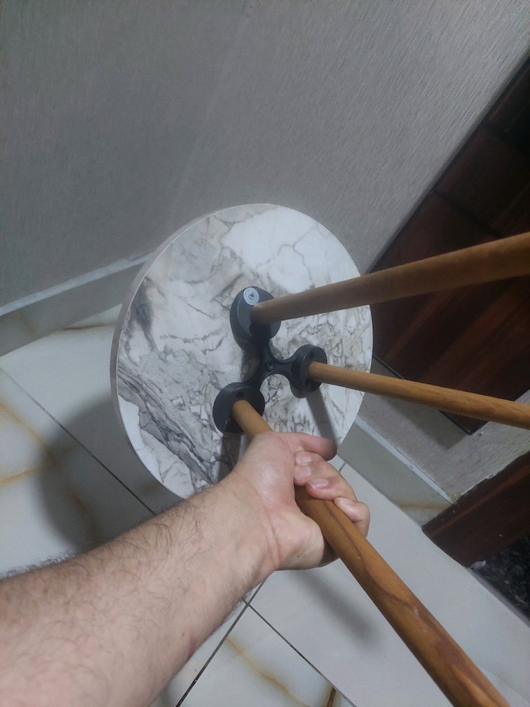 Fiskos sehpa. Çap 50 cm. Yerden yüksekliği 43 cm. Diğeri hediye. - 12