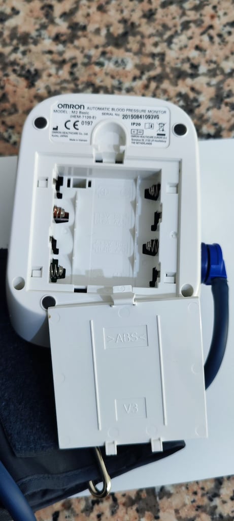 OMRON M2 Basic (HEM-7120-E), Pilleri ve sıfır manşonu ile birlikte - 3