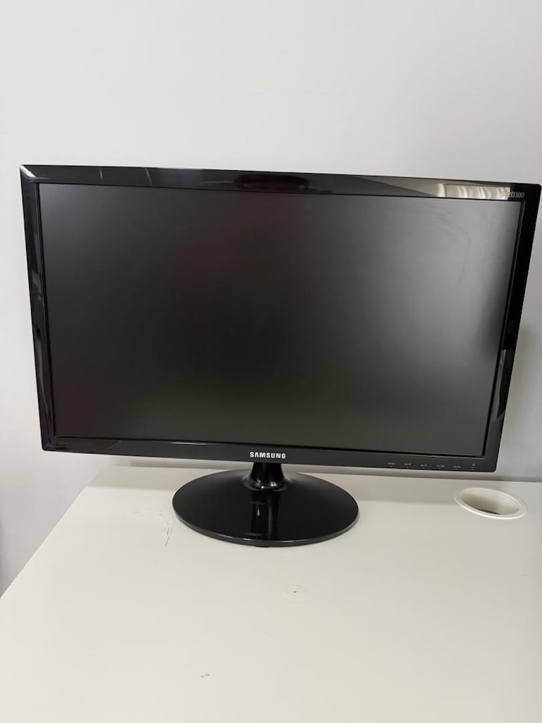 Samsung S22D300BY 21.5” Full HD LED Monitör - 2