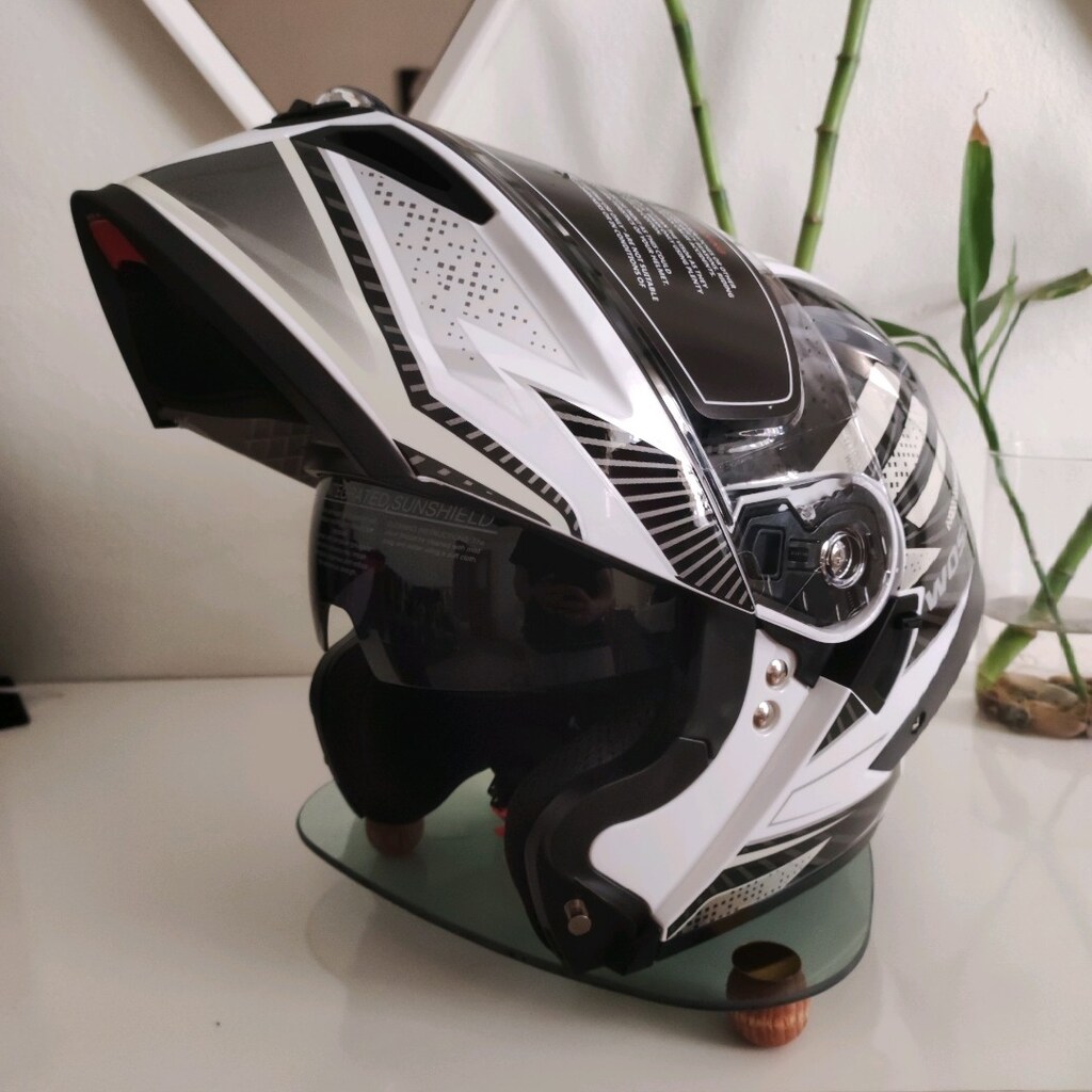 Çene açılır kask