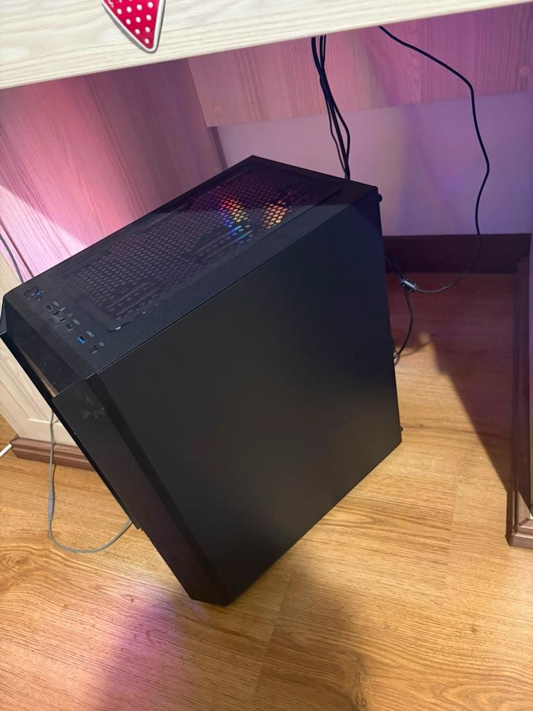 ASUS RTX4060 Ryzen 5 5600 32gb ram - 3