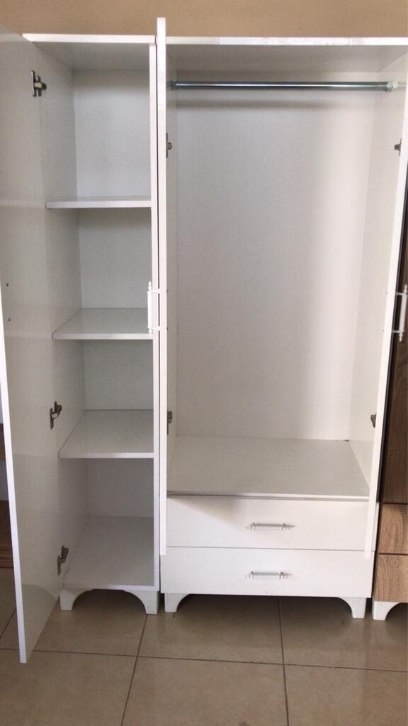 3 Kapaklı elbise dolabı - 2