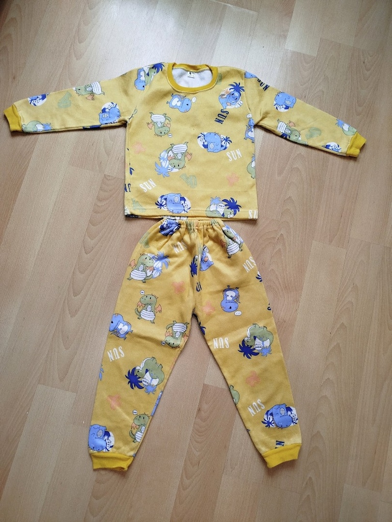 Yeni gibi bir defa giyildi pamuklu pijama takımı.