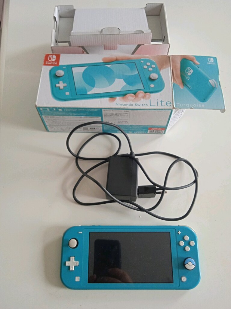 Nintendo lite kutusu ve şarj aletiyle temiz - 3