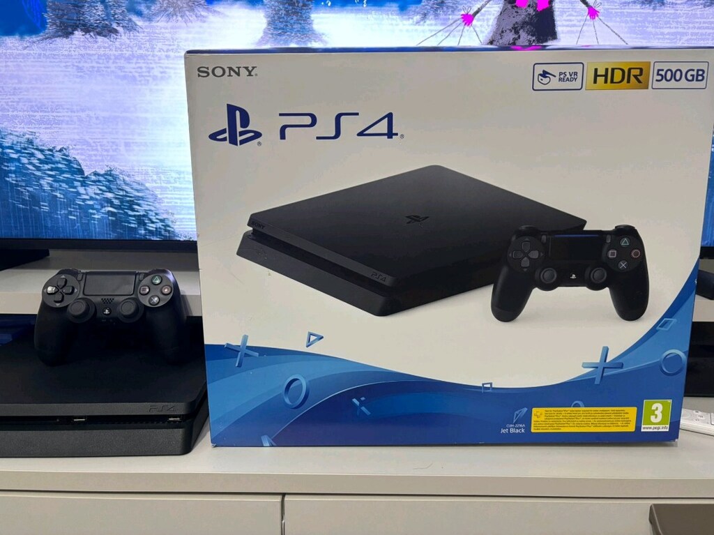 PlayStation 4 - 4