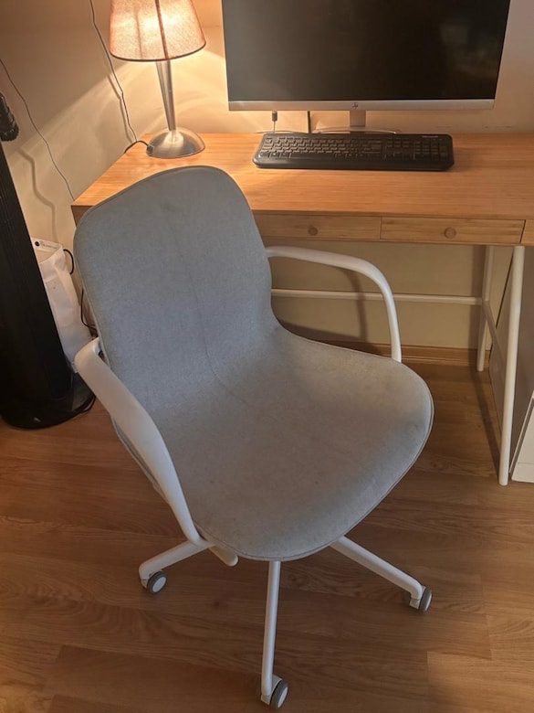 IKEA calisma masa ve sandalye - 2