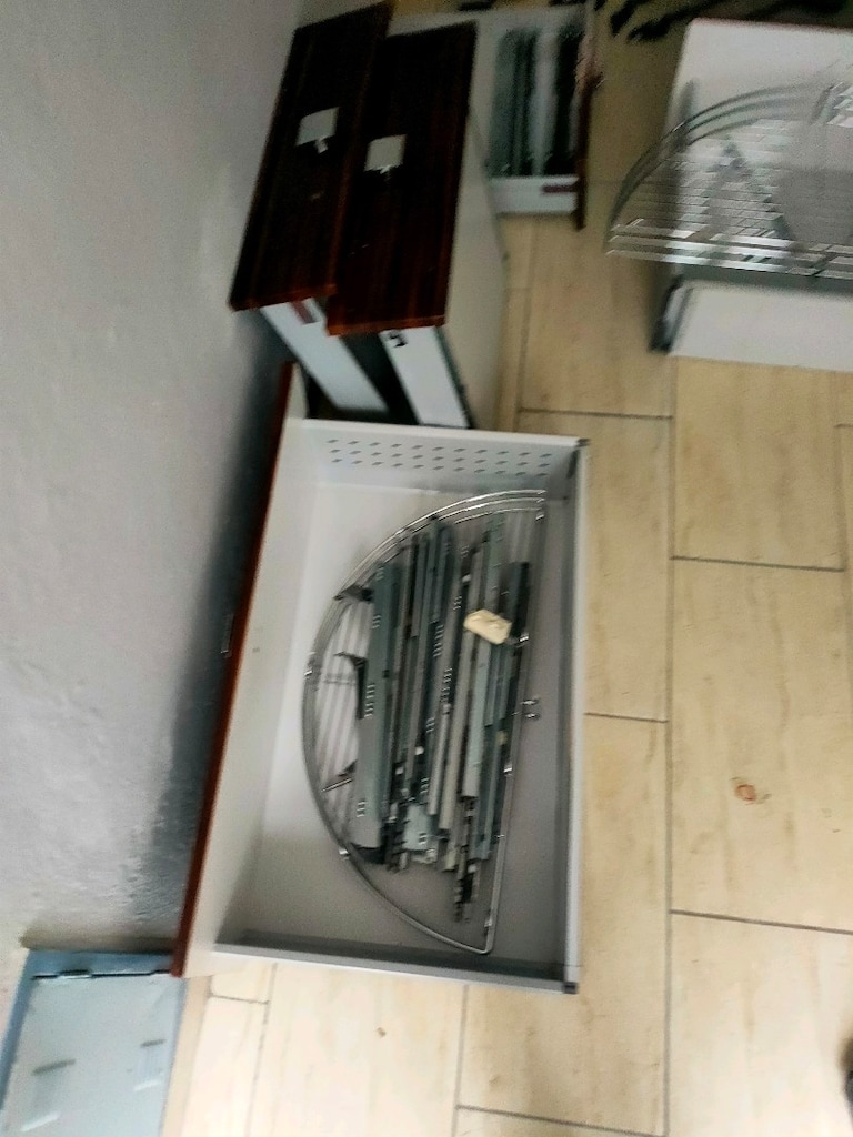 BLUM marka kalkar kapak mekanizması 6 adet ve 5 adet çekmece yine aynı - 17